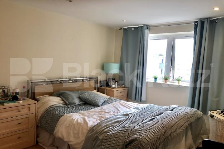 Superbly located & includes Parking and Water Rates Long Lane, London Bridge